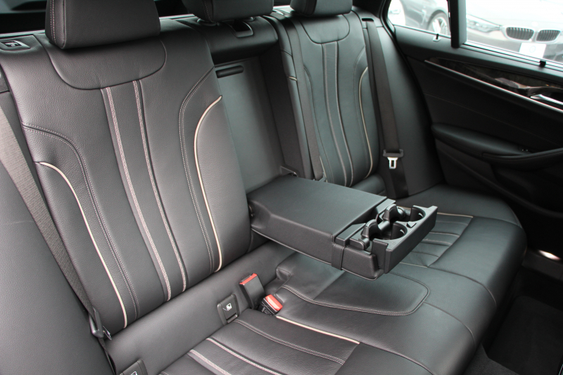 BMW 5シリーズ 530i ﾂｰﾘﾝｸﾞMｽﾎﾟｰﾂ 高出力 252馬力 全ﾋｰﾀｰ黒革 追従ACC ｽﾃｱﾘﾝｸﾞｻﾎﾟｰﾄ LEDﾍｯﾄﾞﾗｲﾄ ｵｰﾄﾊｲﾋﾞｰﾑ ﾀｯﾁ画面HDDﾅﾋﾞTV 360度ｶﾒﾗ 電動ﾄﾗﾝｸ 19AW Mｽﾎﾟｰﾂﾌﾞﾚｰｷ PDC緊急ﾌﾞﾚｰｷ 2年保証