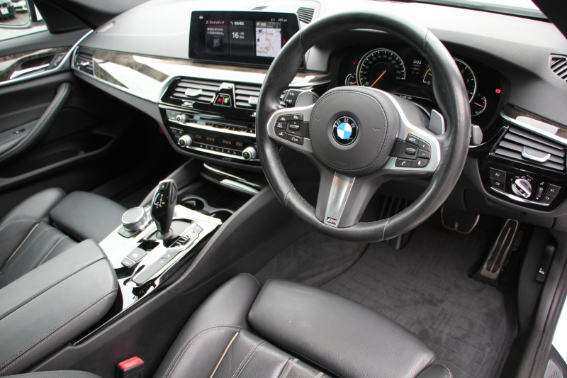 BMW 5シリーズ 530i ﾂｰﾘﾝｸﾞMｽﾎﾟｰﾂ 高出力 252馬力 全ﾋｰﾀｰ黒革 追従ACC ｽﾃｱﾘﾝｸﾞｻﾎﾟｰﾄ LEDﾍｯﾄﾞﾗｲﾄ ｵｰﾄﾊｲﾋﾞｰﾑ ﾀｯﾁ画面HDDﾅﾋﾞTV 360度ｶﾒﾗ 電動ﾄﾗﾝｸ 19AW Mｽﾎﾟｰﾂﾌﾞﾚｰｷ PDC緊急ﾌﾞﾚｰｷ 2年保証