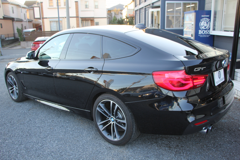 BMW 3シリーズ 320i ｸﾞﾗﾝﾂｰﾘｽﾓ Mｽﾎﾟｰﾂ LCI後期 新ｴﾝｼﾞﾝ ﾋｰﾀｰ黒革 LEDﾍｯﾄﾞﾗｲﾄ&ﾃｰﾙ 追従ACC ﾚｰﾝﾁｪﾝｼﾞ警告 衝突軽減ﾌﾞﾚｰｷ 車線逸脱警告 歩行者警告 HDDﾅﾋﾞTOPﾋﾞｭｰｶﾒﾗ ｻｲﾄﾞﾋﾞｭｰｶﾒﾗ 電動ﾄﾗﾝｸ ｽﾏｰﾄｷｰ 2年保証