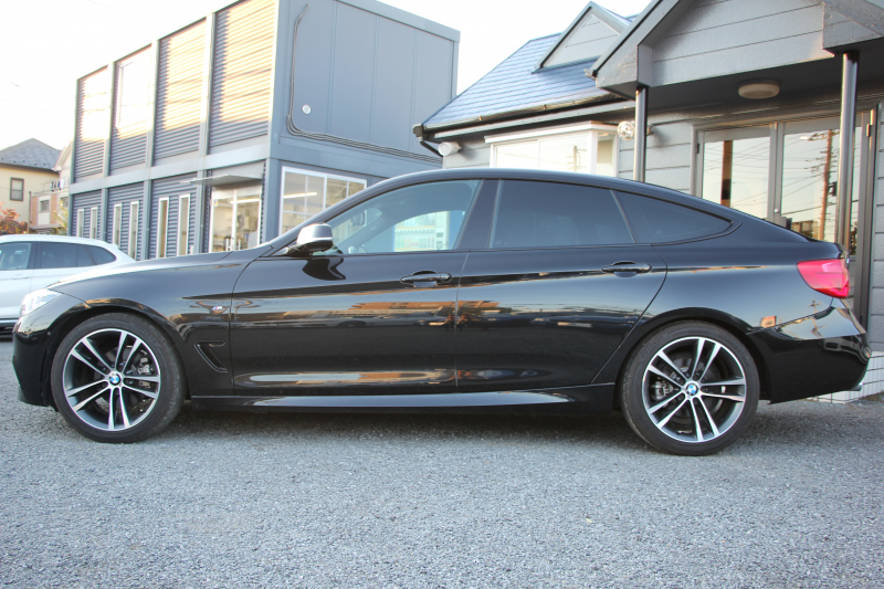 BMW 3シリーズ 320i ｸﾞﾗﾝﾂｰﾘｽﾓ Mｽﾎﾟｰﾂ LCI後期 新ｴﾝｼﾞﾝ ﾋｰﾀｰ黒革 LEDﾍｯﾄﾞﾗｲﾄ&ﾃｰﾙ 追従ACC ﾚｰﾝﾁｪﾝｼﾞ警告 衝突軽減ﾌﾞﾚｰｷ 車線逸脱警告 歩行者警告 HDDﾅﾋﾞTOPﾋﾞｭｰｶﾒﾗ ｻｲﾄﾞﾋﾞｭｰｶﾒﾗ 電動ﾄﾗﾝｸ ｽﾏｰﾄｷｰ 2年保証