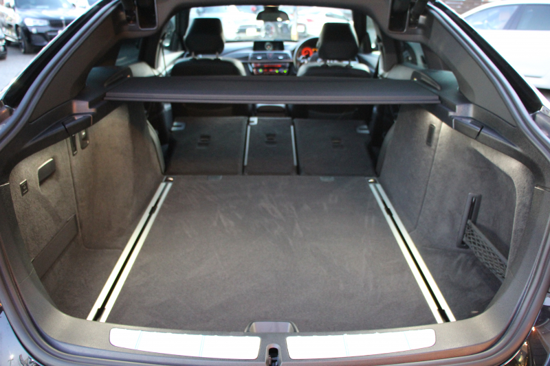 BMW 3シリーズ 320i ｸﾞﾗﾝﾂｰﾘｽﾓ Mｽﾎﾟｰﾂ LCI後期 新ｴﾝｼﾞﾝ ﾋｰﾀｰ黒革 LEDﾍｯﾄﾞﾗｲﾄ&ﾃｰﾙ 追従ACC ﾚｰﾝﾁｪﾝｼﾞ警告 衝突軽減ﾌﾞﾚｰｷ 車線逸脱警告 歩行者警告 HDDﾅﾋﾞTOPﾋﾞｭｰｶﾒﾗ ｻｲﾄﾞﾋﾞｭｰｶﾒﾗ 電動ﾄﾗﾝｸ ｽﾏｰﾄｷｰ 2年保証