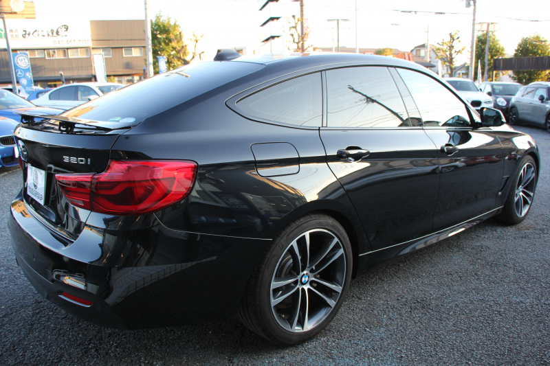 BMW 3シリーズ 320i ｸﾞﾗﾝﾂｰﾘｽﾓ Mｽﾎﾟｰﾂ LCI後期 新ｴﾝｼﾞﾝ ﾋｰﾀｰ黒革 LEDﾍｯﾄﾞﾗｲﾄ&ﾃｰﾙ 追従ACC ﾚｰﾝﾁｪﾝｼﾞ警告 衝突軽減ﾌﾞﾚｰｷ 車線逸脱警告 歩行者警告 HDDﾅﾋﾞTOPﾋﾞｭｰｶﾒﾗ ｻｲﾄﾞﾋﾞｭｰｶﾒﾗ 電動ﾄﾗﾝｸ ｽﾏｰﾄｷｰ 2年保証