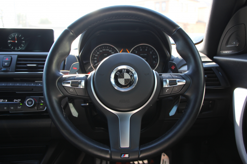 BMW 2シリーズ M240iｸｰﾍﾟB58新ｴﾝｼﾞﾝ 直6ﾀｰﾎﾞ340馬力 ﾋｰﾀ-黒革 19AW ｱﾀﾞﾌﾟﾃｨﾌﾞMｻｽ Mｽﾎﾟｰﾂﾌﾞﾚｰｷ iﾄﾞﾗｲﾌﾞHDDﾅﾋﾞBluetooth接続 Bｶﾒﾗ 衝突軽減ﾌﾞﾚｰｷ 車線逸脱警告 ﾌﾞﾚｰｷ付ｸﾙｺﾝ ｽﾏｰﾄｷｰ ﾊﾟﾄﾞﾙｼﾌﾄ 2年保証