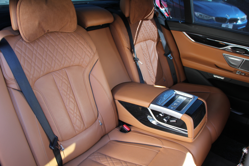 BMW 7シリーズ 740i Mｽﾎﾟｰﾂ ﾘｱｺﾝﾌｫｰﾄP ﾘｱｴﾝﾀｰﾃｲﾒﾝﾄ ﾘｱﾓﾆﾀｰ ﾀｯﾁｺﾏﾝﾄﾞﾋｰﾄｺﾝﾌｫｰﾄP ｻﾝﾙｰﾌ ﾚｰｻﾞｰﾗｲﾄ ﾃﾞｨｽﾌﾟﾚｲｷｰ ﾘﾓｰﾄﾊﾟｰｷﾝｸﾞ真珠色 20AW ﾏｯｻｰｼﾞ&ﾍﾞﾝﾁﾚｰｼｮﾝ ｺﾆｬｯｸﾚｻﾞｰ 360度ｶﾒﾗ 電動ﾄﾗﾝｸ Applecarplay 2年保証