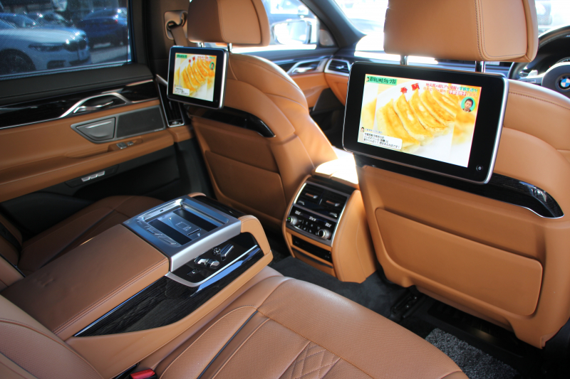 BMW 7シリーズ 740i Mｽﾎﾟｰﾂ ﾘｱｺﾝﾌｫｰﾄP ﾘｱｴﾝﾀｰﾃｲﾒﾝﾄ ﾘｱﾓﾆﾀｰ ﾀｯﾁｺﾏﾝﾄﾞﾋｰﾄｺﾝﾌｫｰﾄP ｻﾝﾙｰﾌ ﾚｰｻﾞｰﾗｲﾄ ﾃﾞｨｽﾌﾟﾚｲｷｰ ﾘﾓｰﾄﾊﾟｰｷﾝｸﾞ真珠色 20AW ﾏｯｻｰｼﾞ&ﾍﾞﾝﾁﾚｰｼｮﾝ ｺﾆｬｯｸﾚｻﾞｰ 360度ｶﾒﾗ 電動ﾄﾗﾝｸ Applecarplay 2年保証