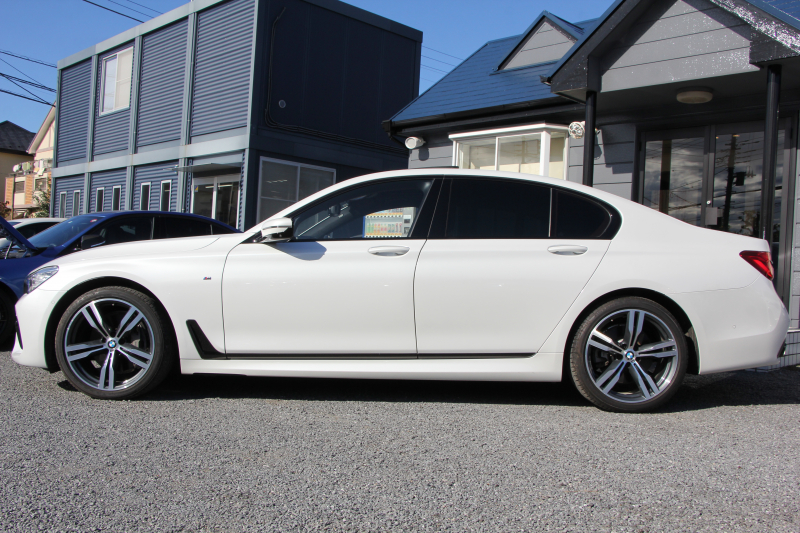 BMW 7シリーズ 740i Mｽﾎﾟｰﾂ ﾘｱｺﾝﾌｫｰﾄP ﾘｱｴﾝﾀｰﾃｲﾒﾝﾄ ﾘｱﾓﾆﾀｰ ﾀｯﾁｺﾏﾝﾄﾞﾋｰﾄｺﾝﾌｫｰﾄP ｻﾝﾙｰﾌ ﾚｰｻﾞｰﾗｲﾄ ﾃﾞｨｽﾌﾟﾚｲｷｰ ﾘﾓｰﾄﾊﾟｰｷﾝｸﾞ真珠色 20AW ﾏｯｻｰｼﾞ&ﾍﾞﾝﾁﾚｰｼｮﾝ ｺﾆｬｯｸﾚｻﾞｰ 360度ｶﾒﾗ 電動ﾄﾗﾝｸ Applecarplay 2年保証