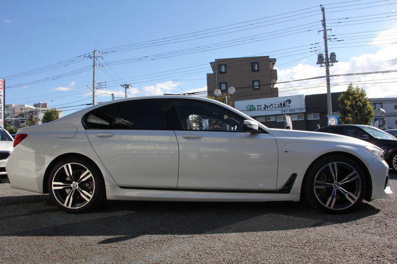 BMW 7シリーズ 740i Mｽﾎﾟｰﾂ ﾘｱｺﾝﾌｫｰﾄP ﾘｱｴﾝﾀｰﾃｲﾒﾝﾄ ﾘｱﾓﾆﾀｰ ﾀｯﾁｺﾏﾝﾄﾞﾋｰﾄｺﾝﾌｫｰﾄP ｻﾝﾙｰﾌ ﾚｰｻﾞｰﾗｲﾄ ﾃﾞｨｽﾌﾟﾚｲｷｰ ﾘﾓｰﾄﾊﾟｰｷﾝｸﾞ真珠色 20AW ﾏｯｻｰｼﾞ&ﾍﾞﾝﾁﾚｰｼｮﾝ ｺﾆｬｯｸﾚｻﾞｰ 360度ｶﾒﾗ 電動ﾄﾗﾝｸ Applecarplay 2年保証