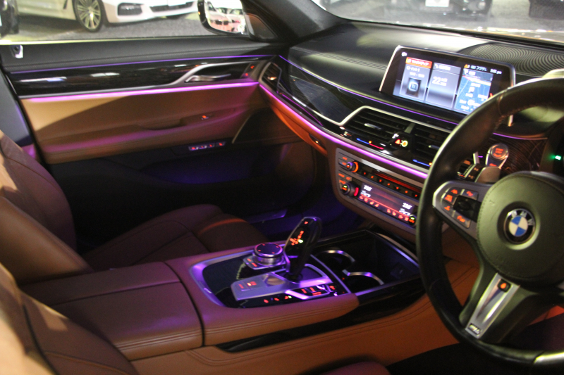 BMW 7シリーズ 740i Mｽﾎﾟｰﾂ ﾘｱｺﾝﾌｫｰﾄP ﾘｱｴﾝﾀｰﾃｲﾒﾝﾄ ﾘｱﾓﾆﾀｰ ﾀｯﾁｺﾏﾝﾄﾞﾋｰﾄｺﾝﾌｫｰﾄP ｻﾝﾙｰﾌ ﾚｰｻﾞｰﾗｲﾄ ﾃﾞｨｽﾌﾟﾚｲｷｰ ﾘﾓｰﾄﾊﾟｰｷﾝｸﾞ真珠色 20AW ﾏｯｻｰｼﾞ&ﾍﾞﾝﾁﾚｰｼｮﾝ ｺﾆｬｯｸﾚｻﾞｰ 360度ｶﾒﾗ 電動ﾄﾗﾝｸ Applecarplay 2年保証