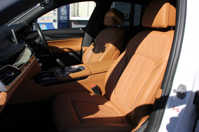 BMW 7シリーズ 740i Mｽﾎﾟｰﾂ ﾘｱｺﾝﾌｫｰﾄP ﾘｱｴﾝﾀｰﾃｲﾒﾝﾄ ﾘｱﾓﾆﾀｰ ﾀｯﾁｺﾏﾝﾄﾞﾋｰﾄｺﾝﾌｫｰﾄP ｻﾝﾙｰﾌ ﾚｰｻﾞｰﾗｲﾄ ﾃﾞｨｽﾌﾟﾚｲｷｰ ﾘﾓｰﾄﾊﾟｰｷﾝｸﾞ真珠色 20AW ﾏｯｻｰｼﾞ&ﾍﾞﾝﾁﾚｰｼｮﾝ ｺﾆｬｯｸﾚｻﾞｰ 360度ｶﾒﾗ 電動ﾄﾗﾝｸ Applecarplay 2年保証