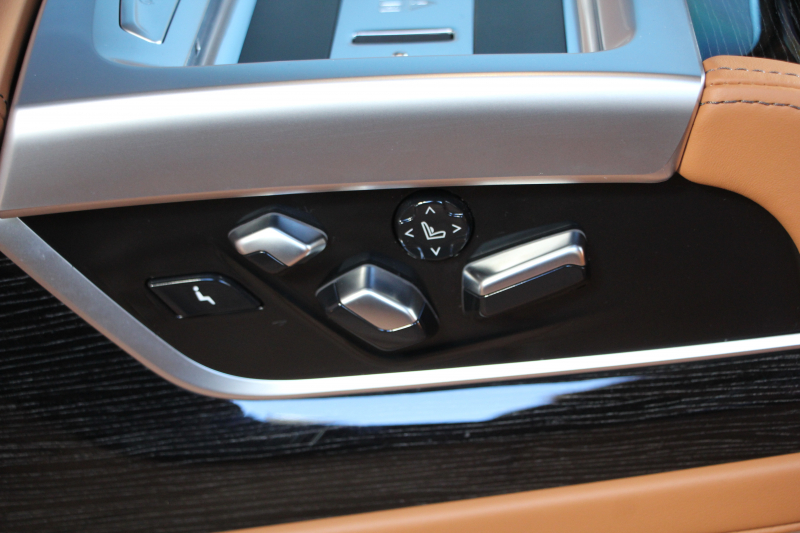 BMW 7シリーズ 740i Mｽﾎﾟｰﾂ ﾘｱｺﾝﾌｫｰﾄP ﾘｱｴﾝﾀｰﾃｲﾒﾝﾄ ﾘｱﾓﾆﾀｰ ﾀｯﾁｺﾏﾝﾄﾞﾋｰﾄｺﾝﾌｫｰﾄP ｻﾝﾙｰﾌ ﾚｰｻﾞｰﾗｲﾄ ﾃﾞｨｽﾌﾟﾚｲｷｰ ﾘﾓｰﾄﾊﾟｰｷﾝｸﾞ真珠色 20AW ﾏｯｻｰｼﾞ&ﾍﾞﾝﾁﾚｰｼｮﾝ ｺﾆｬｯｸﾚｻﾞｰ 360度ｶﾒﾗ 電動ﾄﾗﾝｸ Applecarplay 2年保証