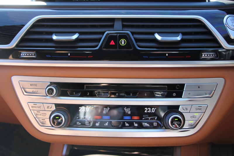 BMW 7シリーズ 740i Mｽﾎﾟｰﾂ ﾘｱｺﾝﾌｫｰﾄP ﾘｱｴﾝﾀｰﾃｲﾒﾝﾄ ﾘｱﾓﾆﾀｰ ﾀｯﾁｺﾏﾝﾄﾞﾋｰﾄｺﾝﾌｫｰﾄP ｻﾝﾙｰﾌ ﾚｰｻﾞｰﾗｲﾄ ﾃﾞｨｽﾌﾟﾚｲｷｰ ﾘﾓｰﾄﾊﾟｰｷﾝｸﾞ真珠色 20AW ﾏｯｻｰｼﾞ&ﾍﾞﾝﾁﾚｰｼｮﾝ ｺﾆｬｯｸﾚｻﾞｰ 360度ｶﾒﾗ 電動ﾄﾗﾝｸ Applecarplay 2年保証