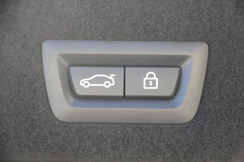 BMW 7シリーズ 740i Mｽﾎﾟｰﾂ ﾘｱｺﾝﾌｫｰﾄP ﾘｱｴﾝﾀｰﾃｲﾒﾝﾄ ﾘｱﾓﾆﾀｰ ﾀｯﾁｺﾏﾝﾄﾞﾋｰﾄｺﾝﾌｫｰﾄP ｻﾝﾙｰﾌ ﾚｰｻﾞｰﾗｲﾄ ﾃﾞｨｽﾌﾟﾚｲｷｰ ﾘﾓｰﾄﾊﾟｰｷﾝｸﾞ真珠色 20AW ﾏｯｻｰｼﾞ&ﾍﾞﾝﾁﾚｰｼｮﾝ ｺﾆｬｯｸﾚｻﾞｰ 360度ｶﾒﾗ 電動ﾄﾗﾝｸ Applecarplay 2年保証