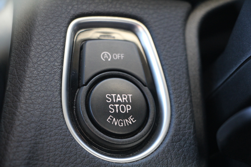 BMW 3シリーズ 320d ﾗｸﾞｼﾞｭｱﾘｰ 後期 【特選車･8月21日迄期間限定掲載】真珠色 新ｴﾝｼﾞﾝ 8C20型 ﾋｰﾀｰ黒革 LEDﾍｯﾄﾞﾗｲﾄ&ﾃｰﾙ 追従ACC ﾚｰﾝﾁｪﾝｼﾞ警告 衝突軽減ﾌﾞﾚｰｷ ﾀｯﾁﾊﾟｯﾄﾞ対応HDDﾅﾋﾞBluetooth接続 Bｶﾒﾗ ｽﾏｰﾄｷｰ ｸﾛｰﾑﾗｲﾝｴｸｽﾃﾘｱ 2年保証