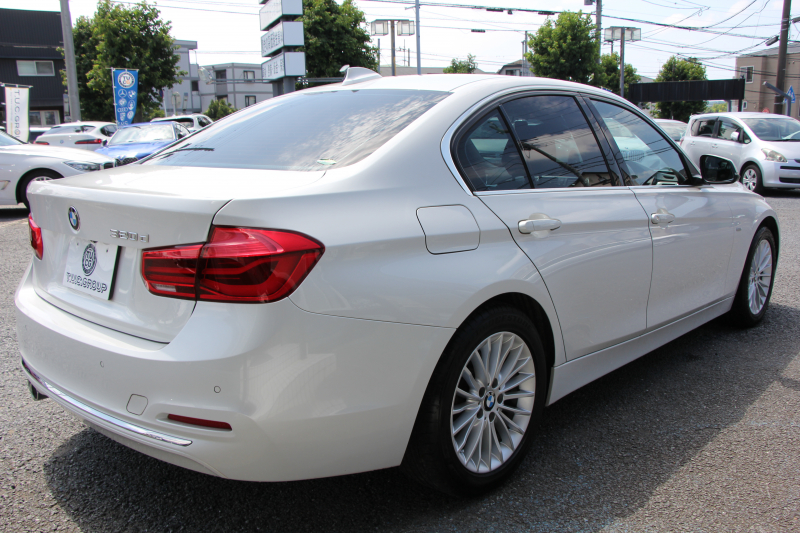 BMW 3シリーズ 320d ﾗｸﾞｼﾞｭｱﾘｰ 後期 【特選車･8月21日迄期間限定掲載】真珠色 新ｴﾝｼﾞﾝ 8C20型 ﾋｰﾀｰ黒革 LEDﾍｯﾄﾞﾗｲﾄ&ﾃｰﾙ 追従ACC ﾚｰﾝﾁｪﾝｼﾞ警告 衝突軽減ﾌﾞﾚｰｷ ﾀｯﾁﾊﾟｯﾄﾞ対応HDDﾅﾋﾞBluetooth接続 Bｶﾒﾗ ｽﾏｰﾄｷｰ ｸﾛｰﾑﾗｲﾝｴｸｽﾃﾘｱ 2年保証