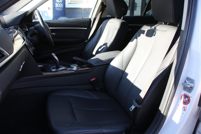 BMW 3シリーズ 320d ﾗｸﾞｼﾞｭｱﾘｰ 後期 【特選車･8月21日迄期間限定掲載】真珠色 新ｴﾝｼﾞﾝ 8C20型 ﾋｰﾀｰ黒革 LEDﾍｯﾄﾞﾗｲﾄ&ﾃｰﾙ 追従ACC ﾚｰﾝﾁｪﾝｼﾞ警告 衝突軽減ﾌﾞﾚｰｷ ﾀｯﾁﾊﾟｯﾄﾞ対応HDDﾅﾋﾞBluetooth接続 Bｶﾒﾗ ｽﾏｰﾄｷｰ ｸﾛｰﾑﾗｲﾝｴｸｽﾃﾘｱ 2年保証