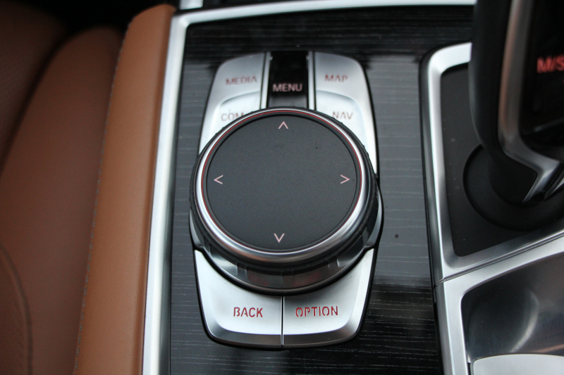 BMW 7シリーズ 740i Mｽﾎﾟｰﾂ 真珠色 ﾚｰｻﾞｰﾗｲﾄ ｻﾝﾙｰﾌ ｺﾆｬｯｸﾚｻﾞｰ ﾏｯｻｰｼﾞ&ﾍﾞﾝﾁﾚｰｼｮﾝ 追従ACC HUD ﾀｯﾁ画面HDDﾅﾋﾞTV 360度ｶﾒﾗ 全ﾄﾞｱｿﾌﾄｸﾛｰｽﾞ20AW 全席ﾋｰﾀｰ ｽﾃｱﾘﾝｸﾞｻﾎﾟｰﾄ ｵｰﾄﾊｲﾋﾞｰﾑ 2年保証