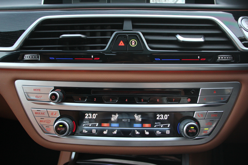 BMW 7シリーズ 740i Mｽﾎﾟｰﾂ 真珠色 ﾚｰｻﾞｰﾗｲﾄ ｻﾝﾙｰﾌ ｺﾆｬｯｸﾚｻﾞｰ ﾏｯｻｰｼﾞ&ﾍﾞﾝﾁﾚｰｼｮﾝ 追従ACC HUD ﾀｯﾁ画面HDDﾅﾋﾞTV 360度ｶﾒﾗ 全ﾄﾞｱｿﾌﾄｸﾛｰｽﾞ20AW 全席ﾋｰﾀｰ ｽﾃｱﾘﾝｸﾞｻﾎﾟｰﾄ ｵｰﾄﾊｲﾋﾞｰﾑ 2年保証