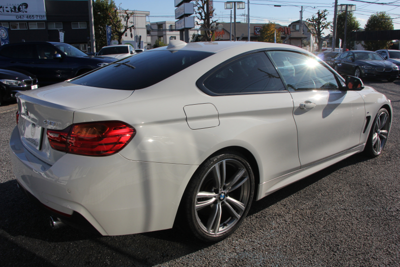 BMW 4シリーズ 435i ｸｰﾍﾟMｽﾎﾟｰﾂ ﾋｰﾀｰ赤革 直6ﾀｰﾎﾞ306馬力 N55B30Aｴﾝｼﾞﾝ LEDﾍｯﾄﾞﾗｲﾄ 追従ACC HUD ｵﾌﾟｼｮﾝ19AW 衝突軽減ﾌﾞﾚｰｷ 車線逸脱警告 歩行者警告 ﾌﾙｾｸﾞTV ﾀｯﾁﾊﾟｯﾄﾞ対応HDDﾅﾋﾞBluetooth接続 ｽﾏｰﾄｷｰ ﾊﾟﾄﾞﾙｼﾌﾄ 2年保証