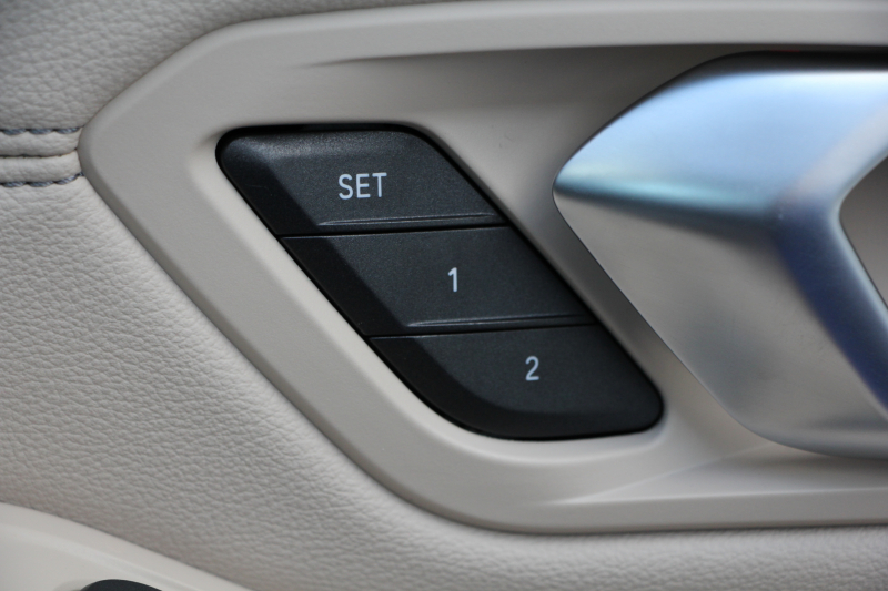 BMW 3シリーズ 330i Mｽﾎﾟｰﾂ ｲﾉﾍﾞｰｼｮﾝ&ﾊｲﾗｲﾝ 1ｵ-ﾅ 高出力 258馬力 ﾚｰｻﾞｰﾗｲﾄ HUD ｼﾞｪｽﾁｬｰC ﾋｰﾀｰ付ﾍﾞｰｼﾞｭﾚｻﾞｰ ﾗﾝﾊﾞｰｻﾎﾟｰﾄ ﾌﾙｾｸﾞTV Pｱｼｽﾄﾌﾟﾗｽ 360度ｶﾒﾗ 後退ｱｼｽﾄ 第7世代iﾄﾞﾗｲﾌﾞHDDﾅﾋﾞApplecarplay 追従ACC ｽﾃｱﾘﾝｸﾞｻﾎﾟｰﾄ 2年保証