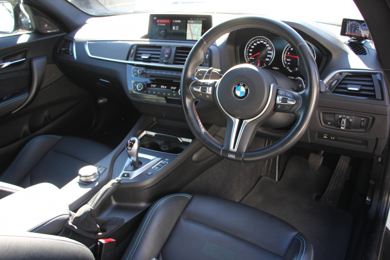 BMW Mシリーズ M2 ｺﾝﾍﾟﾃｨｼｮﾝ MDCT 410馬力 S55ｴﾝｼﾞﾝ LEDﾍｯﾄﾞﾗｲﾄ ﾋｰﾀｰ黒革 Mｼｰﾄﾍﾞﾙﾄ ﾊｰﾏﾝｶｰﾄﾞﾝ ﾀｯﾁﾊﾟﾈﾙ対応HDDﾅﾋﾞｺﾝﾍﾟ専用19AW&ﾃﾞﾌ 衝突軽減ﾌﾞﾚｰｷ 車線逸脱警告 歩行者警告 2年保証