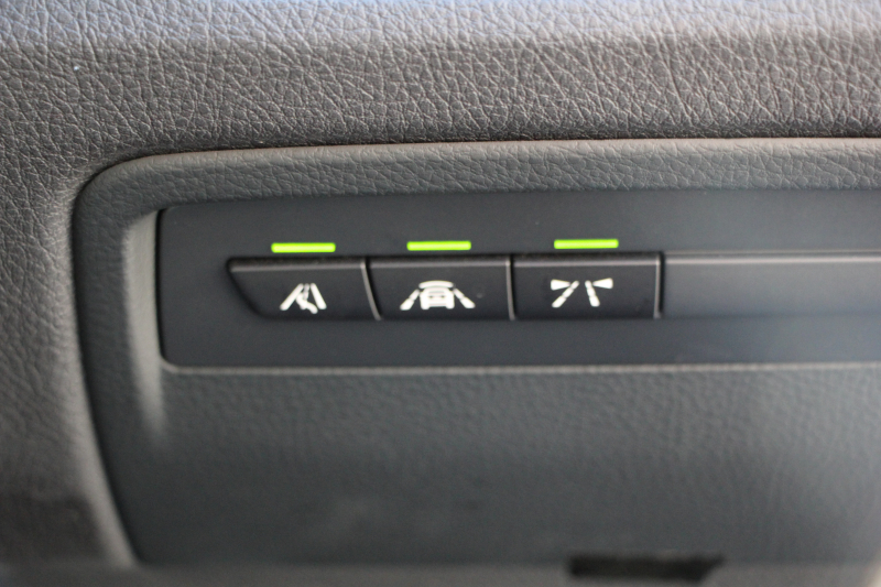 BMW 3シリーズ 320d ﾗｸﾞｼﾞｭｱﾘｰ 最終ﾓﾃﾞﾙ 真珠色 新ｴﾝｼﾞﾝ ﾀｯﾁﾊﾟﾈﾙ対応ﾅﾋﾞﾋｰﾀｰ黒革 LEDﾍｯﾄﾞﾗｲﾄ&ﾃｰﾙ 追従ACC ﾚｰﾝﾁｪﾝｼﾞ警告 衝突軽減ﾌﾞﾚｰｷ ﾀｯﾁﾊﾟｯﾄﾞ対応HDDﾅﾋﾞBluetooth接続 Bｶﾒﾗ ｽﾏｰﾄｷｰ 新ﾙｰﾑﾐﾗｰ 2年保証