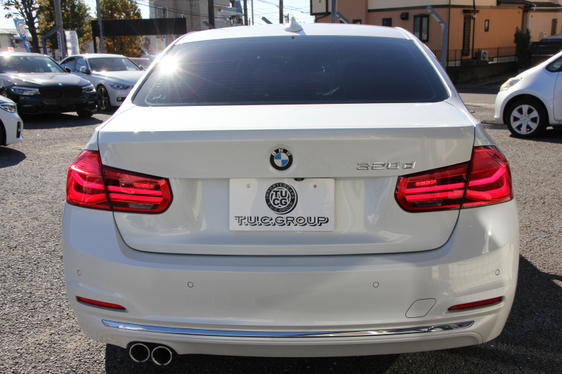 BMW 3シリーズ 320d ﾗｸﾞｼﾞｭｱﾘｰ 最終ﾓﾃﾞﾙ 真珠色 新ｴﾝｼﾞﾝ ﾀｯﾁﾊﾟﾈﾙ対応ﾅﾋﾞﾋｰﾀｰ黒革 LEDﾍｯﾄﾞﾗｲﾄ&ﾃｰﾙ 追従ACC ﾚｰﾝﾁｪﾝｼﾞ警告 衝突軽減ﾌﾞﾚｰｷ ﾀｯﾁﾊﾟｯﾄﾞ対応HDDﾅﾋﾞBluetooth接続 Bｶﾒﾗ ｽﾏｰﾄｷｰ 新ﾙｰﾑﾐﾗｰ 2年保証