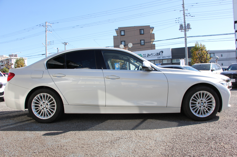 BMW 3シリーズ 320d ﾗｸﾞｼﾞｭｱﾘｰ 最終ﾓﾃﾞﾙ 真珠色 新ｴﾝｼﾞﾝ ﾀｯﾁﾊﾟﾈﾙ対応ﾅﾋﾞﾋｰﾀｰ黒革 LEDﾍｯﾄﾞﾗｲﾄ&ﾃｰﾙ 追従ACC ﾚｰﾝﾁｪﾝｼﾞ警告 衝突軽減ﾌﾞﾚｰｷ ﾀｯﾁﾊﾟｯﾄﾞ対応HDDﾅﾋﾞBluetooth接続 Bｶﾒﾗ ｽﾏｰﾄｷｰ 新ﾙｰﾑﾐﾗｰ 2年保証