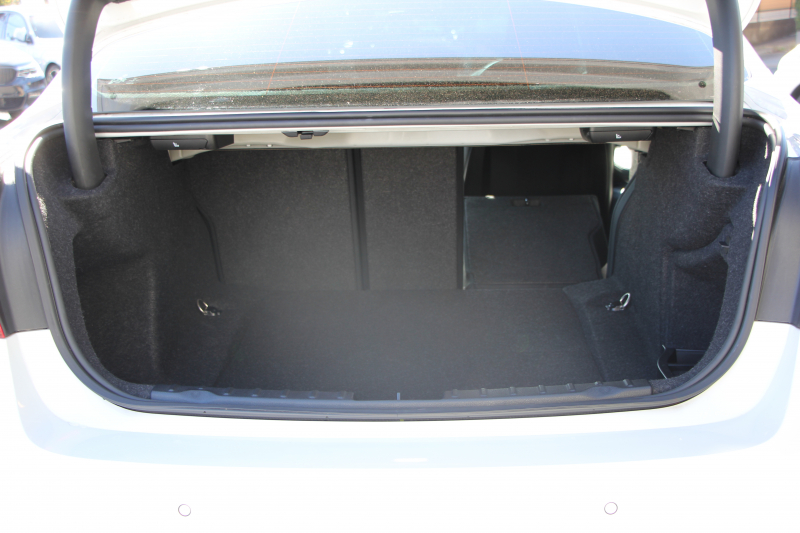 BMW 3シリーズ 320d ﾗｸﾞｼﾞｭｱﾘｰ 最終ﾓﾃﾞﾙ 真珠色 新ｴﾝｼﾞﾝ ﾀｯﾁﾊﾟﾈﾙ対応ﾅﾋﾞﾋｰﾀｰ黒革 LEDﾍｯﾄﾞﾗｲﾄ&ﾃｰﾙ 追従ACC ﾚｰﾝﾁｪﾝｼﾞ警告 衝突軽減ﾌﾞﾚｰｷ ﾀｯﾁﾊﾟｯﾄﾞ対応HDDﾅﾋﾞBluetooth接続 Bｶﾒﾗ ｽﾏｰﾄｷｰ 新ﾙｰﾑﾐﾗｰ 2年保証