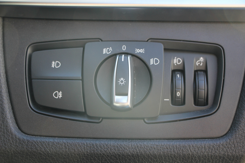 BMW 3シリーズ 320d ﾗｸﾞｼﾞｭｱﾘｰ 最終ﾓﾃﾞﾙ 真珠色 新ｴﾝｼﾞﾝ ﾀｯﾁﾊﾟﾈﾙ対応ﾅﾋﾞﾋｰﾀｰ黒革 LEDﾍｯﾄﾞﾗｲﾄ&ﾃｰﾙ 追従ACC ﾚｰﾝﾁｪﾝｼﾞ警告 衝突軽減ﾌﾞﾚｰｷ ﾀｯﾁﾊﾟｯﾄﾞ対応HDDﾅﾋﾞBluetooth接続 Bｶﾒﾗ ｽﾏｰﾄｷｰ 新ﾙｰﾑﾐﾗｰ 2年保証