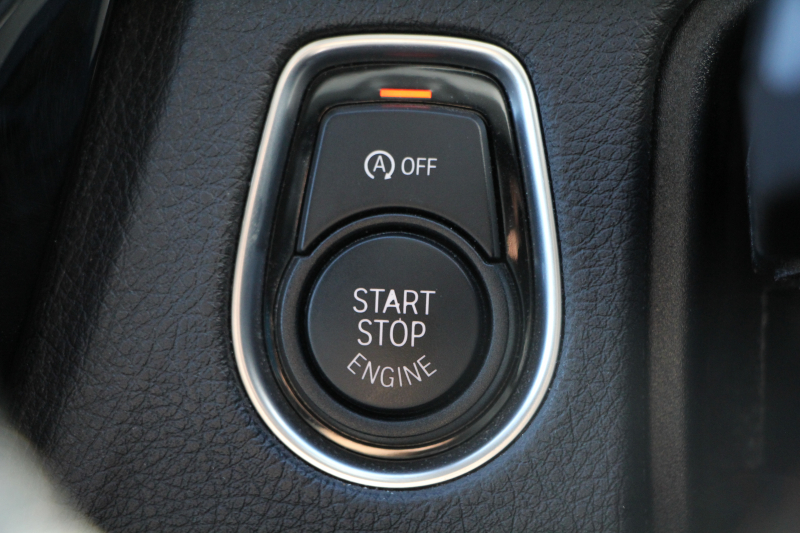 BMW 3シリーズ 320d ﾗｸﾞｼﾞｭｱﾘｰ 最終ﾓﾃﾞﾙ 真珠色 新ｴﾝｼﾞﾝ ﾀｯﾁﾊﾟﾈﾙ対応ﾅﾋﾞﾋｰﾀｰ黒革 LEDﾍｯﾄﾞﾗｲﾄ&ﾃｰﾙ 追従ACC ﾚｰﾝﾁｪﾝｼﾞ警告 衝突軽減ﾌﾞﾚｰｷ ﾀｯﾁﾊﾟｯﾄﾞ対応HDDﾅﾋﾞBluetooth接続 Bｶﾒﾗ ｽﾏｰﾄｷｰ 新ﾙｰﾑﾐﾗｰ 2年保証