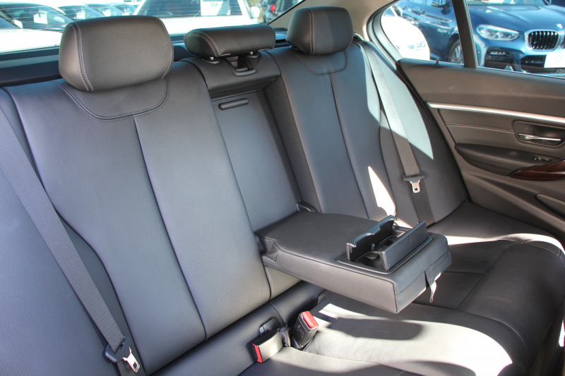 BMW 3シリーズ 320d ﾗｸﾞｼﾞｭｱﾘｰ 最終ﾓﾃﾞﾙ 真珠色 新ｴﾝｼﾞﾝ ﾀｯﾁﾊﾟﾈﾙ対応ﾅﾋﾞﾋｰﾀｰ黒革 LEDﾍｯﾄﾞﾗｲﾄ&ﾃｰﾙ 追従ACC ﾚｰﾝﾁｪﾝｼﾞ警告 衝突軽減ﾌﾞﾚｰｷ ﾀｯﾁﾊﾟｯﾄﾞ対応HDDﾅﾋﾞBluetooth接続 Bｶﾒﾗ ｽﾏｰﾄｷｰ 新ﾙｰﾑﾐﾗｰ 2年保証