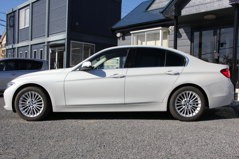 BMW 3シリーズ 320d ﾗｸﾞｼﾞｭｱﾘｰ 最終ﾓﾃﾞﾙ 真珠色 新ｴﾝｼﾞﾝ ﾀｯﾁﾊﾟﾈﾙ対応ﾅﾋﾞﾋｰﾀｰ黒革 LEDﾍｯﾄﾞﾗｲﾄ&ﾃｰﾙ 追従ACC ﾚｰﾝﾁｪﾝｼﾞ警告 衝突軽減ﾌﾞﾚｰｷ ﾀｯﾁﾊﾟｯﾄﾞ対応HDDﾅﾋﾞBluetooth接続 Bｶﾒﾗ ｽﾏｰﾄｷｰ 新ﾙｰﾑﾐﾗｰ 2年保証