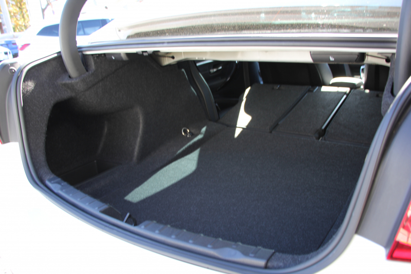 BMW 3シリーズ 320d ﾗｸﾞｼﾞｭｱﾘｰ 最終ﾓﾃﾞﾙ 真珠色 新ｴﾝｼﾞﾝ ﾀｯﾁﾊﾟﾈﾙ対応ﾅﾋﾞﾋｰﾀｰ黒革 LEDﾍｯﾄﾞﾗｲﾄ&ﾃｰﾙ 追従ACC ﾚｰﾝﾁｪﾝｼﾞ警告 衝突軽減ﾌﾞﾚｰｷ ﾀｯﾁﾊﾟｯﾄﾞ対応HDDﾅﾋﾞBluetooth接続 Bｶﾒﾗ ｽﾏｰﾄｷｰ 新ﾙｰﾑﾐﾗｰ 2年保証