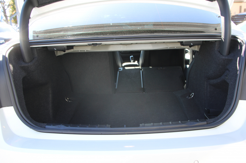 BMW 3シリーズ 320d ﾗｸﾞｼﾞｭｱﾘｰ 最終ﾓﾃﾞﾙ 真珠色 新ｴﾝｼﾞﾝ ﾀｯﾁﾊﾟﾈﾙ対応ﾅﾋﾞﾋｰﾀｰ黒革 LEDﾍｯﾄﾞﾗｲﾄ&ﾃｰﾙ 追従ACC ﾚｰﾝﾁｪﾝｼﾞ警告 衝突軽減ﾌﾞﾚｰｷ ﾀｯﾁﾊﾟｯﾄﾞ対応HDDﾅﾋﾞBluetooth接続 Bｶﾒﾗ ｽﾏｰﾄｷｰ 新ﾙｰﾑﾐﾗｰ 2年保証