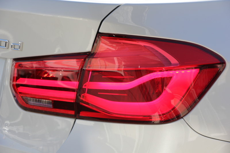 BMW 3シリーズ 320d ﾗｸﾞｼﾞｭｱﾘｰ 最終ﾓﾃﾞﾙ 真珠色 新ｴﾝｼﾞﾝ ﾀｯﾁﾊﾟﾈﾙ対応ﾅﾋﾞﾋｰﾀｰ黒革 LEDﾍｯﾄﾞﾗｲﾄ&ﾃｰﾙ 追従ACC ﾚｰﾝﾁｪﾝｼﾞ警告 衝突軽減ﾌﾞﾚｰｷ ﾀｯﾁﾊﾟｯﾄﾞ対応HDDﾅﾋﾞBluetooth接続 Bｶﾒﾗ ｽﾏｰﾄｷｰ 新ﾙｰﾑﾐﾗｰ 2年保証