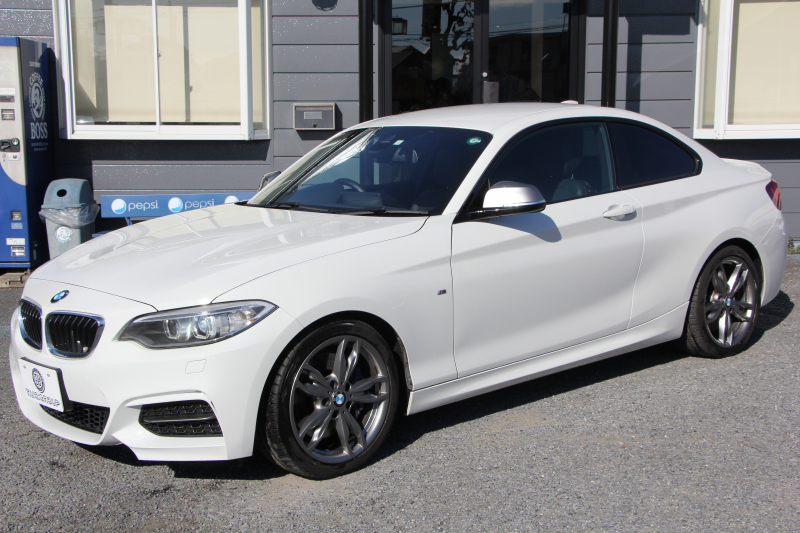 BMW 2シリーズ M235i ｸｰﾍﾟ1ｵﾅ 直6ﾀｰﾎﾞ326馬力 ﾋｰﾀｰ黒革 ｱﾀﾞﾌﾟﾃｨﾌﾞMｻｽ 専用ﾌﾞﾚｰｷ ﾌﾙｾｸﾞTV Bｶﾒﾗ&ﾘｱPDC 衝突軽減ﾌﾞﾚｰｷ 車線逸脱警告 歩行者警告 ﾌﾞﾚｰｷ付ｸﾙｺﾝ HDDﾅﾋﾞBluetooth接続 ｽﾏｰﾄｷｰ 18AW 2年保証