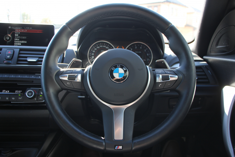BMW 2シリーズ M235i ｸｰﾍﾟ1ｵﾅ 直6ﾀｰﾎﾞ326馬力 ﾋｰﾀｰ黒革 ｱﾀﾞﾌﾟﾃｨﾌﾞMｻｽ 専用ﾌﾞﾚｰｷ ﾌﾙｾｸﾞTV Bｶﾒﾗ&ﾘｱPDC 衝突軽減ﾌﾞﾚｰｷ 車線逸脱警告 歩行者警告 ﾌﾞﾚｰｷ付ｸﾙｺﾝ HDDﾅﾋﾞBluetooth接続 ｽﾏｰﾄｷｰ 18AW 2年保証