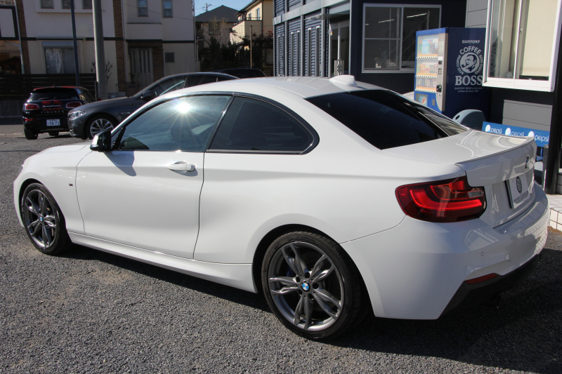 BMW 2シリーズ M235i ｸｰﾍﾟ1ｵﾅ 直6ﾀｰﾎﾞ326馬力 ﾋｰﾀｰ黒革 ｱﾀﾞﾌﾟﾃｨﾌﾞMｻｽ 専用ﾌﾞﾚｰｷ ﾌﾙｾｸﾞTV Bｶﾒﾗ&ﾘｱPDC 衝突軽減ﾌﾞﾚｰｷ 車線逸脱警告 歩行者警告 ﾌﾞﾚｰｷ付ｸﾙｺﾝ HDDﾅﾋﾞBluetooth接続 ｽﾏｰﾄｷｰ 18AW 2年保証