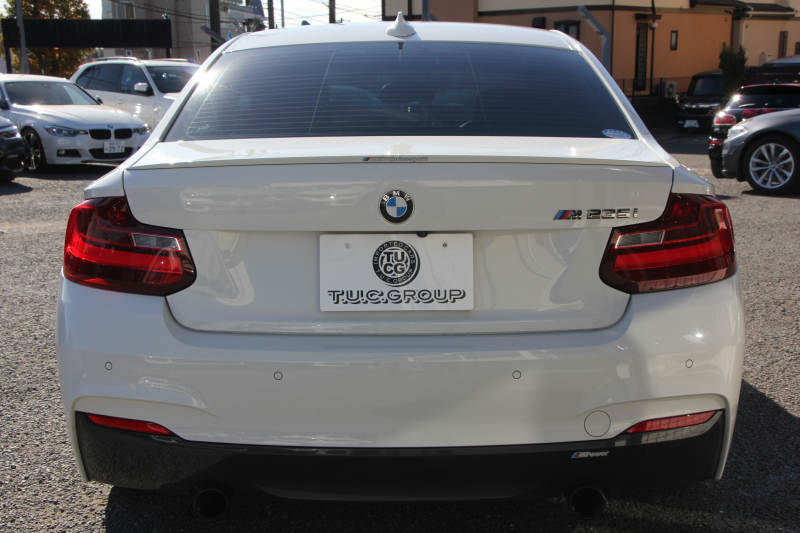 BMW 2シリーズ M235i ｸｰﾍﾟ1ｵﾅ 直6ﾀｰﾎﾞ326馬力 ﾋｰﾀｰ黒革 ｱﾀﾞﾌﾟﾃｨﾌﾞMｻｽ 専用ﾌﾞﾚｰｷ ﾌﾙｾｸﾞTV Bｶﾒﾗ&ﾘｱPDC 衝突軽減ﾌﾞﾚｰｷ 車線逸脱警告 歩行者警告 ﾌﾞﾚｰｷ付ｸﾙｺﾝ HDDﾅﾋﾞBluetooth接続 ｽﾏｰﾄｷｰ 18AW 2年保証