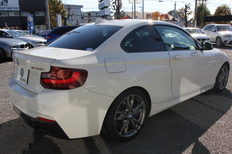 BMW 2シリーズ M235i ｸｰﾍﾟ1ｵﾅ 直6ﾀｰﾎﾞ326馬力 ﾋｰﾀｰ黒革 ｱﾀﾞﾌﾟﾃｨﾌﾞMｻｽ 専用ﾌﾞﾚｰｷ ﾌﾙｾｸﾞTV Bｶﾒﾗ&ﾘｱPDC 衝突軽減ﾌﾞﾚｰｷ 車線逸脱警告 歩行者警告 ﾌﾞﾚｰｷ付ｸﾙｺﾝ HDDﾅﾋﾞBluetooth接続 ｽﾏｰﾄｷｰ 18AW 2年保証