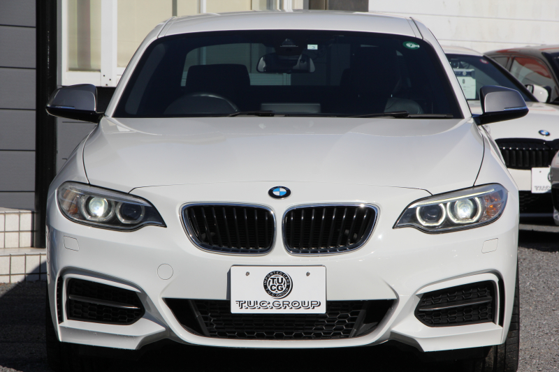 BMW 2シリーズ M235i ｸｰﾍﾟ1ｵﾅ 直6ﾀｰﾎﾞ326馬力 ﾋｰﾀｰ黒革 ｱﾀﾞﾌﾟﾃｨﾌﾞMｻｽ 専用ﾌﾞﾚｰｷ ﾌﾙｾｸﾞTV Bｶﾒﾗ&ﾘｱPDC 衝突軽減ﾌﾞﾚｰｷ 車線逸脱警告 歩行者警告 ﾌﾞﾚｰｷ付ｸﾙｺﾝ HDDﾅﾋﾞBluetooth接続 ｽﾏｰﾄｷｰ 18AW 2年保証