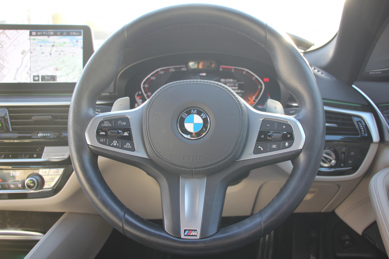 BMW 5シリーズ 523d Xdrive Mｽﾎﾟｰﾂ EDｼﾞｮｲﾌﾟﾗｽ 4WD LCI後期 ﾌｪｲｽﾘﾌﾄ後 1ｵｰﾅ ｱｲﾎﾞﾘｰﾚｻﾞｰ ﾊｰﾏﾝｶｰﾄﾞﾝｻﾗｳﾝﾄﾞ4ｿﾞｰﾝｴｱｺﾝ BMWﾗｲﾌﾞｺｯｸﾋﾟｯﾄ HUD 追従ACC ｽﾃｱﾘﾝｸﾞｻﾎﾟｰﾄ ｱﾀﾞﾌﾟﾃｨﾌﾞｻｽ Applecarplay 360度ｶﾒﾗ 2年保証