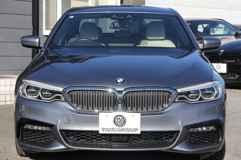 BMW 5シリーズ 523d Mｽﾎﾟｰﾂ ﾊｲﾗｲﾝ ﾃﾞﾋﾞｭｰP ｱｲﾎﾞﾘｰﾚｻﾞｰ HUD ｼﾞｪｽﾁｬｰC ｿﾌﾄｸﾛｰｽﾞﾄﾞｱ 追従ACC ｽﾃｱﾘﾝｸﾞｻﾎﾟｰﾄ ﾀｯﾁ画面HDDﾅﾋﾞTV 360度ｶﾒﾗ LEDﾍｯﾄﾞﾗｲﾄ ｵｰﾄﾊｲﾋﾞｰﾑ 電動ﾄﾗﾝｸ ｽﾏｰﾄｷｰ ﾊﾟﾄﾞﾙｼﾌﾄ 2年保証