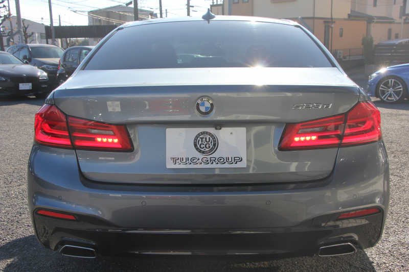BMW 5シリーズ 523d Mｽﾎﾟｰﾂ ﾊｲﾗｲﾝ ﾃﾞﾋﾞｭｰP ｱｲﾎﾞﾘｰﾚｻﾞｰ HUD ｼﾞｪｽﾁｬｰC ｿﾌﾄｸﾛｰｽﾞﾄﾞｱ 追従ACC ｽﾃｱﾘﾝｸﾞｻﾎﾟｰﾄ ﾀｯﾁ画面HDDﾅﾋﾞTV 360度ｶﾒﾗ LEDﾍｯﾄﾞﾗｲﾄ ｵｰﾄﾊｲﾋﾞｰﾑ 電動ﾄﾗﾝｸ ｽﾏｰﾄｷｰ ﾊﾟﾄﾞﾙｼﾌﾄ 2年保証