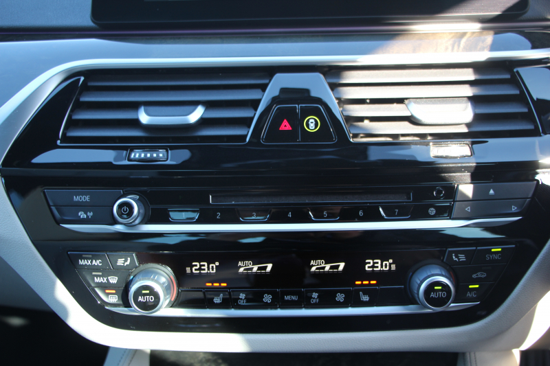 BMW 5シリーズ 523d Mｽﾎﾟｰﾂ ﾊｲﾗｲﾝ ﾃﾞﾋﾞｭｰP ｱｲﾎﾞﾘｰﾚｻﾞｰ HUD ｼﾞｪｽﾁｬｰC ｿﾌﾄｸﾛｰｽﾞﾄﾞｱ 追従ACC ｽﾃｱﾘﾝｸﾞｻﾎﾟｰﾄ ﾀｯﾁ画面HDDﾅﾋﾞTV 360度ｶﾒﾗ LEDﾍｯﾄﾞﾗｲﾄ ｵｰﾄﾊｲﾋﾞｰﾑ 電動ﾄﾗﾝｸ ｽﾏｰﾄｷｰ ﾊﾟﾄﾞﾙｼﾌﾄ 2年保証