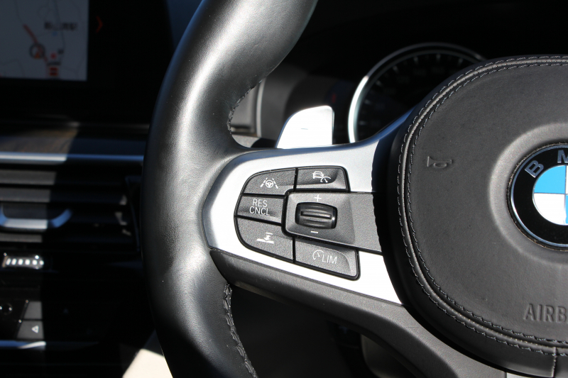 BMW 5シリーズ 523d Mｽﾎﾟｰﾂ ﾊｲﾗｲﾝ ﾃﾞﾋﾞｭｰP ｱｲﾎﾞﾘｰﾚｻﾞｰ HUD ｼﾞｪｽﾁｬｰC ｿﾌﾄｸﾛｰｽﾞﾄﾞｱ 追従ACC ｽﾃｱﾘﾝｸﾞｻﾎﾟｰﾄ ﾀｯﾁ画面HDDﾅﾋﾞTV 360度ｶﾒﾗ LEDﾍｯﾄﾞﾗｲﾄ ｵｰﾄﾊｲﾋﾞｰﾑ 電動ﾄﾗﾝｸ ｽﾏｰﾄｷｰ ﾊﾟﾄﾞﾙｼﾌﾄ 2年保証