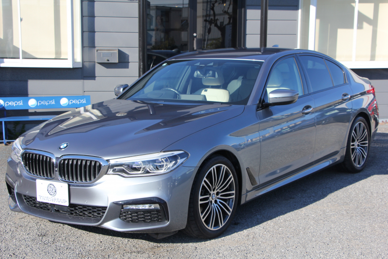 BMW 5シリーズ 523d Mｽﾎﾟｰﾂ ﾊｲﾗｲﾝ ﾃﾞﾋﾞｭｰP ｱｲﾎﾞﾘｰﾚｻﾞｰ HUD ｼﾞｪｽﾁｬｰC ｿﾌﾄｸﾛｰｽﾞﾄﾞｱ 追従ACC ｽﾃｱﾘﾝｸﾞｻﾎﾟｰﾄ ﾀｯﾁ画面HDDﾅﾋﾞTV 360度ｶﾒﾗ LEDﾍｯﾄﾞﾗｲﾄ ｵｰﾄﾊｲﾋﾞｰﾑ 電動ﾄﾗﾝｸ ｽﾏｰﾄｷｰ ﾊﾟﾄﾞﾙｼﾌﾄ 2年保証