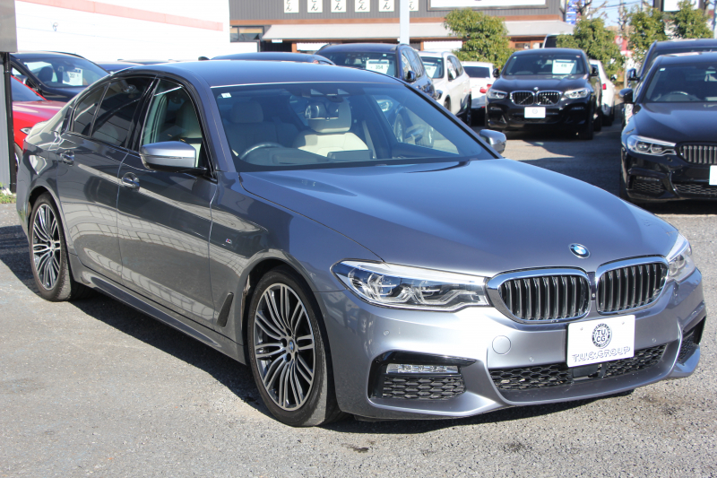 BMW 5シリーズ 523d Mｽﾎﾟｰﾂ ﾊｲﾗｲﾝ ﾃﾞﾋﾞｭｰP ｱｲﾎﾞﾘｰﾚｻﾞｰ HUD ｼﾞｪｽﾁｬｰC ｿﾌﾄｸﾛｰｽﾞﾄﾞｱ 追従ACC ｽﾃｱﾘﾝｸﾞｻﾎﾟｰﾄ ﾀｯﾁ画面HDDﾅﾋﾞTV 360度ｶﾒﾗ LEDﾍｯﾄﾞﾗｲﾄ ｵｰﾄﾊｲﾋﾞｰﾑ 電動ﾄﾗﾝｸ ｽﾏｰﾄｷｰ ﾊﾟﾄﾞﾙｼﾌﾄ 2年保証