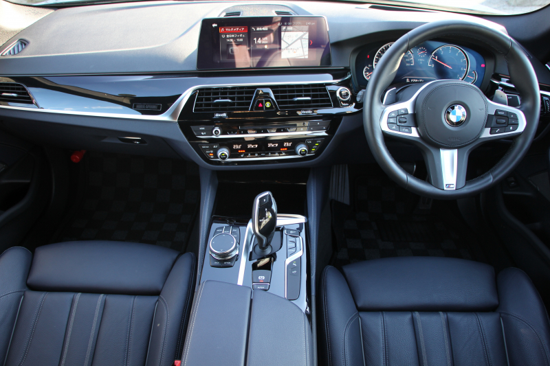 BMW 5シリーズ 530i ｴﾃﾞｨｼｮﾝﾐｯｼｮﾝｲﾝﾎﾟｯｼﾌﾞﾙ 特別仕様車 高出力 ﾅｲﾄﾌﾞﾙｰﾚｻﾞｰ ｱﾀﾞﾌﾟﾃｨﾌﾞMｻｽ HUD ﾊｰﾏﾝｶｰﾄﾞﾝ 追従ACC ｽﾃｱﾘﾝｸﾞｻﾎﾟｰﾄ ﾀｯﾁ画面HDDﾅﾋﾞTV LEDﾍｯﾄﾞﾗｲﾄ ｵｰﾄﾊｲﾋﾞｰﾑ 電動ﾘｱｹﾞｰﾄ 360度ｶﾒﾗ 全席ﾋｰﾀｰ ﾌﾞﾗｯｸ19AW 2年保証