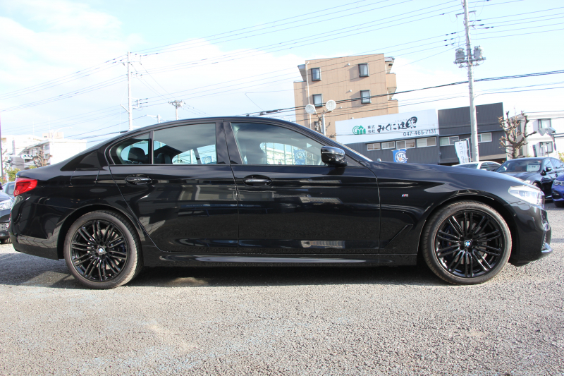 BMW 5シリーズ 530i ｴﾃﾞｨｼｮﾝﾐｯｼｮﾝｲﾝﾎﾟｯｼﾌﾞﾙ 特別仕様車 高出力 ﾅｲﾄﾌﾞﾙｰﾚｻﾞｰ ｱﾀﾞﾌﾟﾃｨﾌﾞMｻｽ HUD ﾊｰﾏﾝｶｰﾄﾞﾝ 追従ACC ｽﾃｱﾘﾝｸﾞｻﾎﾟｰﾄ ﾀｯﾁ画面HDDﾅﾋﾞTV LEDﾍｯﾄﾞﾗｲﾄ ｵｰﾄﾊｲﾋﾞｰﾑ 電動ﾘｱｹﾞｰﾄ 360度ｶﾒﾗ 全席ﾋｰﾀｰ ﾌﾞﾗｯｸ19AW 2年保証